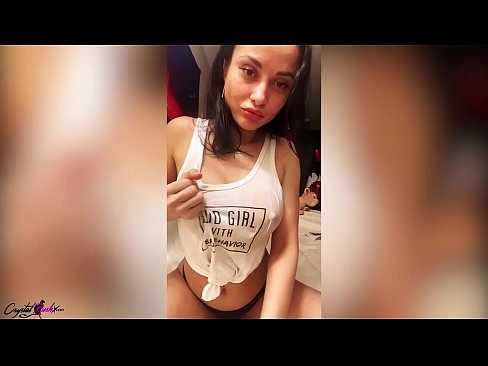 ❤️ En stor, smuk kvinde, der afpiller sin fisse og kærtegner sine store bryster i en våd T-shirt ️ Super porno at da.kiss-x-max.ru ️❤